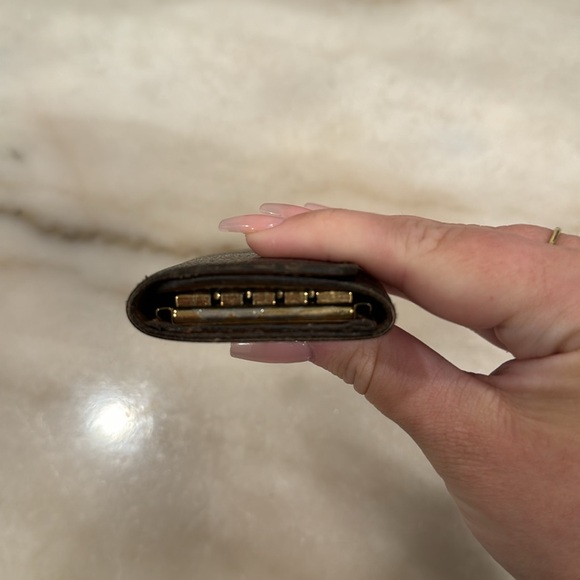 Authentic Louis Vuitton 4 key case holder (year 2009) - Picture 4 of 9